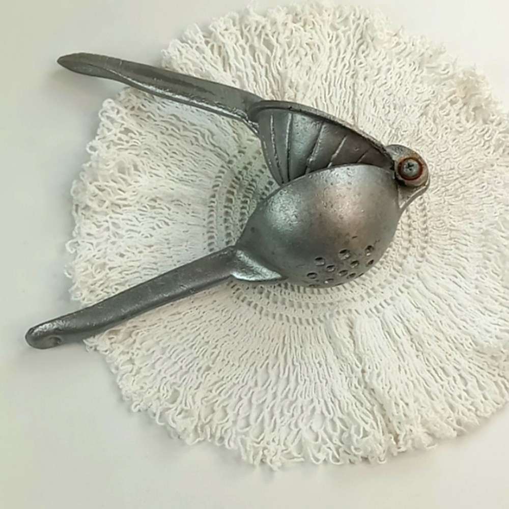 Vintage Die Cast Aluminum Lemon+Lime Hand Juicer/Squeezer/Press